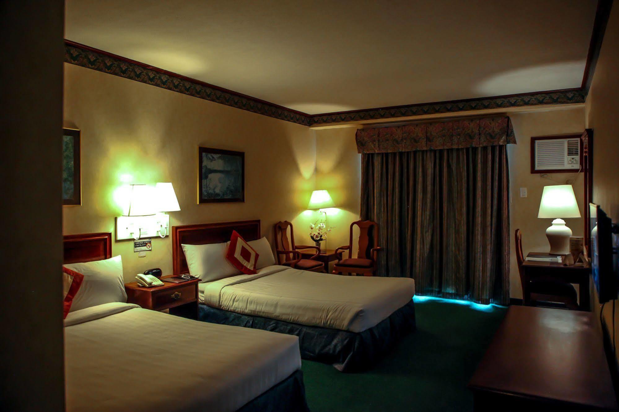 Days Hotel Tagaytay Tagaytay City Exteriör bild